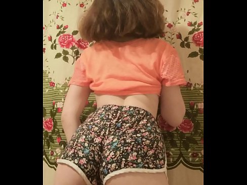 ❤️ Leanbh óg sexy ag baint dá shorts ar cheamara Físeán fuck ag ga.com-pornzog.ru ☑